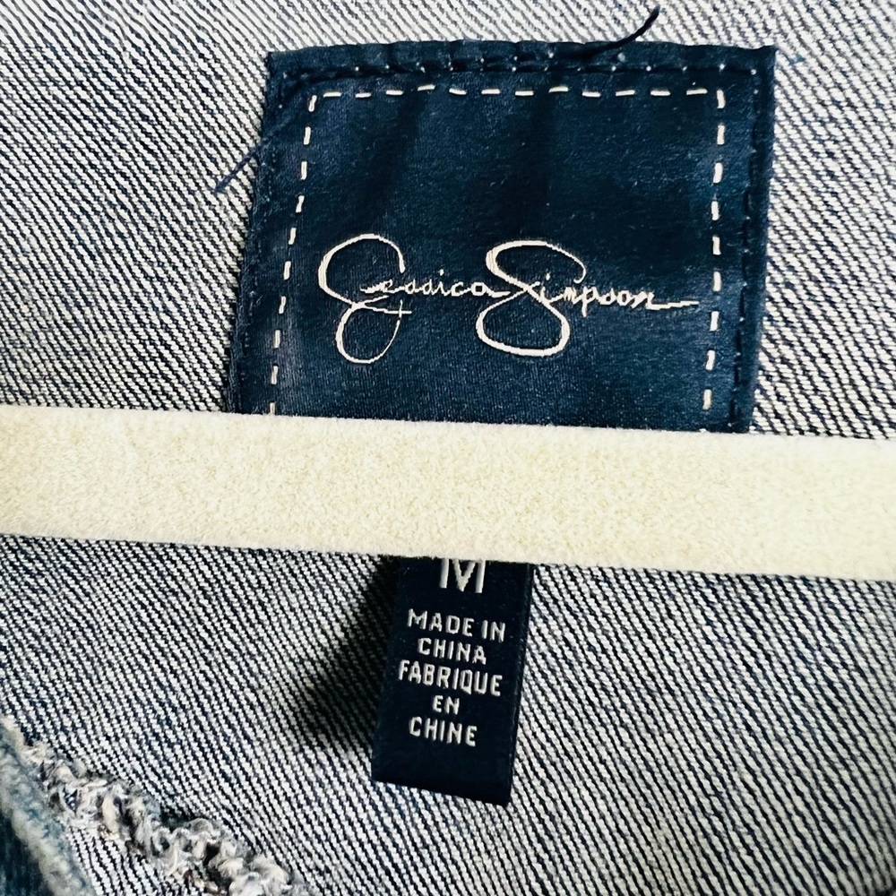 Jessica Simpson cropped fitted denim jacket - Picture 4 of 4